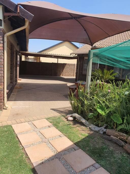 Funky Dot Sleeping Spot Kempton Park Exterior foto